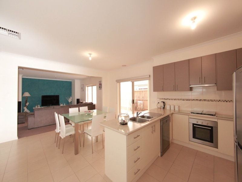 15 Pipit Circuit SOUTH MORANG, South Morang - Thumbnail 4