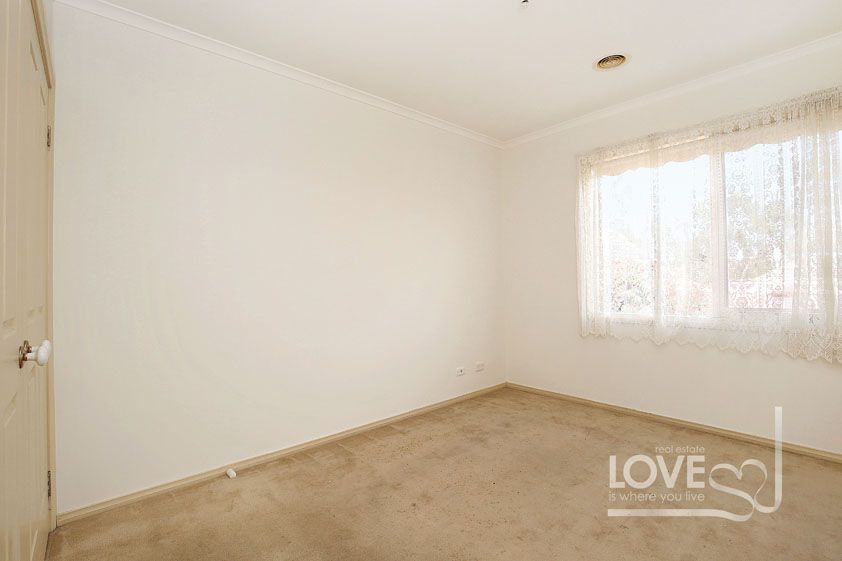 BEAUTIFULLY PRESENTED 3 BEDROOM TOWNHOUSE