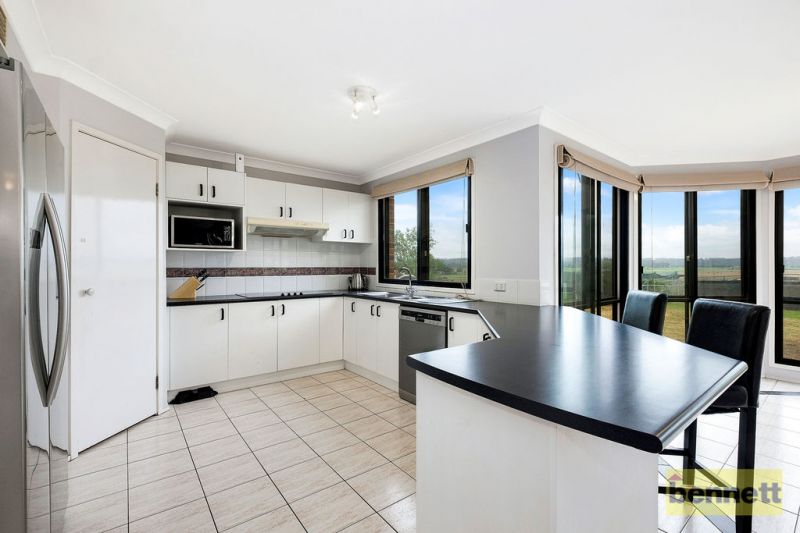 2.8 ACRES - WALK TO SHOPS & TRAIN, Richmond - Thumbnail 7