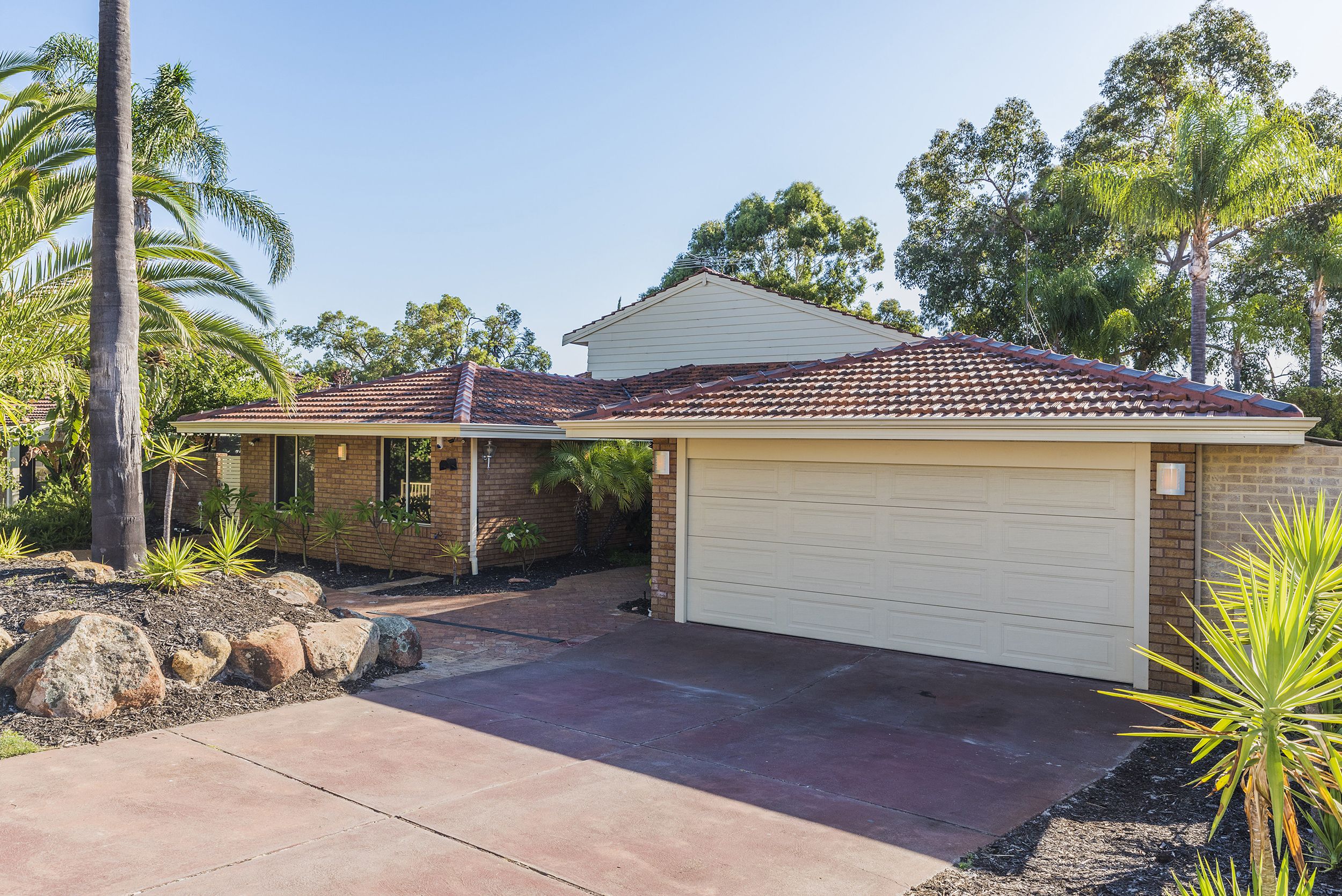 Real Estate For Sale 25 Hillock Circle Leeming , WA