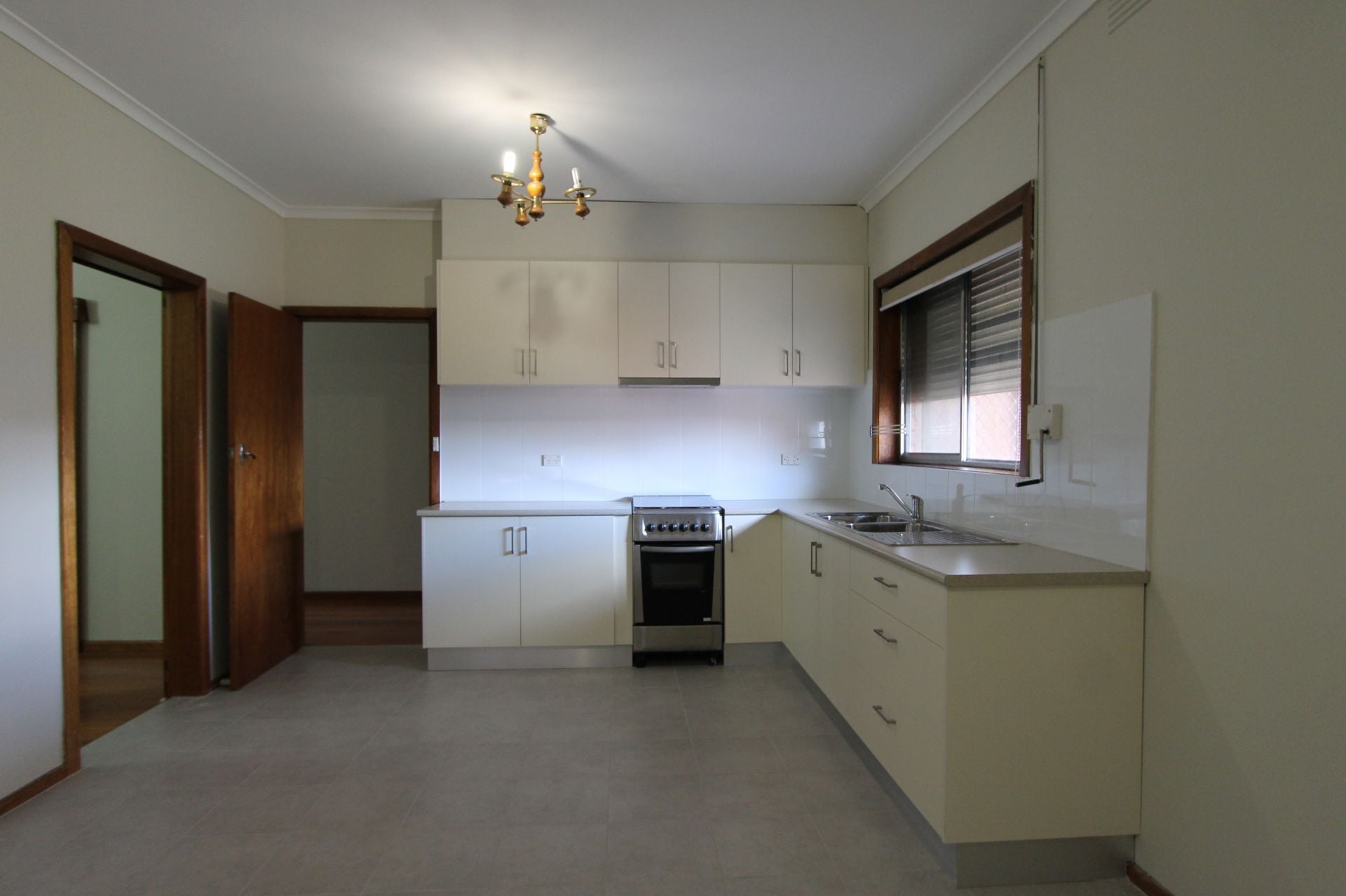 RENOVATED KITCHEN & BATHROOM