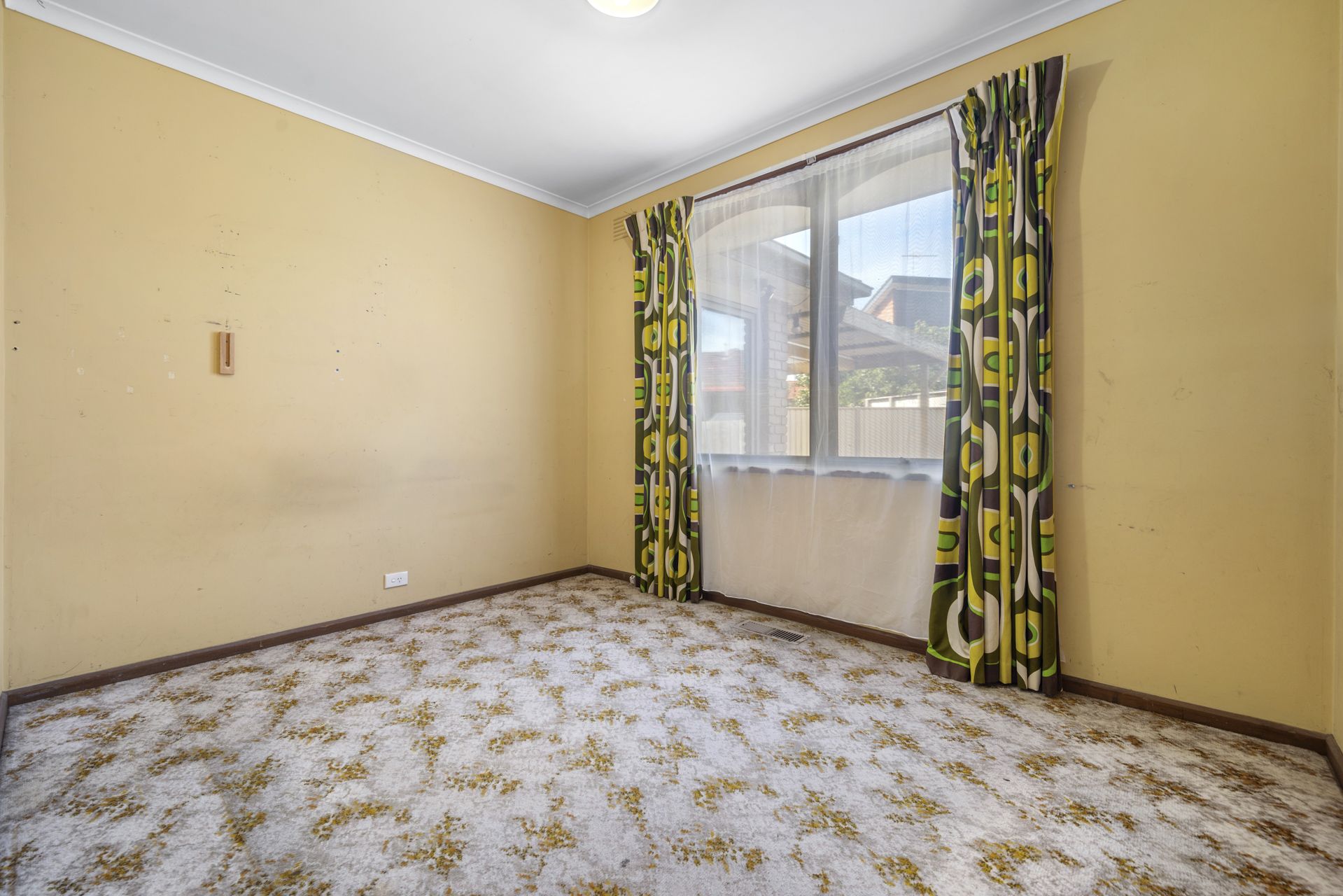 SUBSTANTIAL 4 BEDROOM FAMILY HOME - 646m2