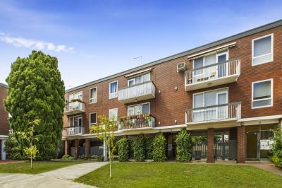 15/1 Whitehall Ct, Caulfield North