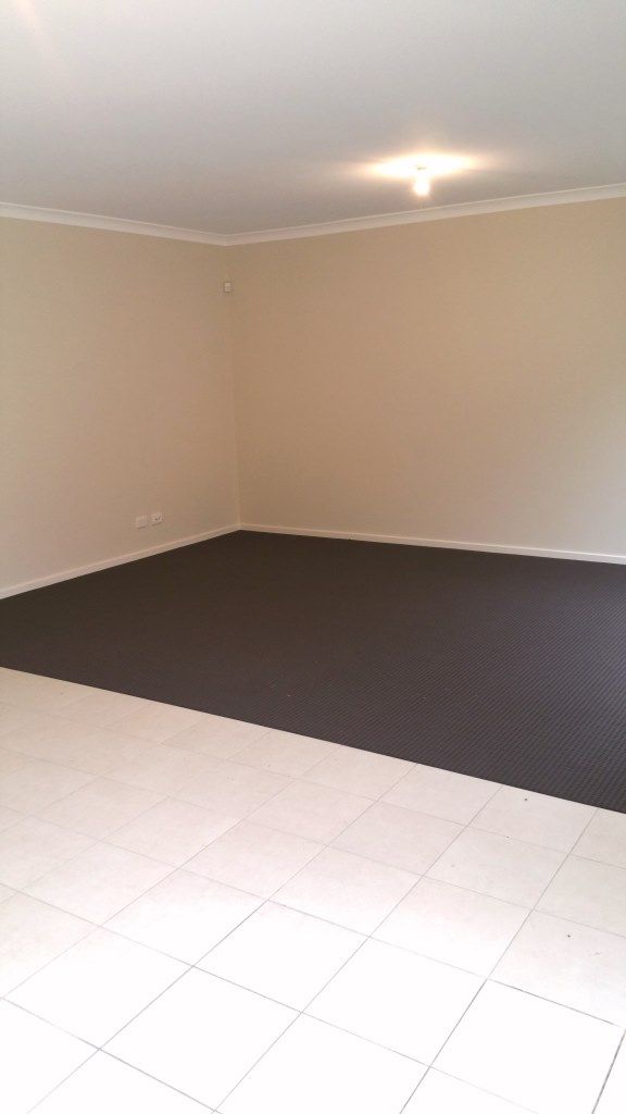 MODERN 3 BEDROOM HOME IN AURORA ESTATE..
