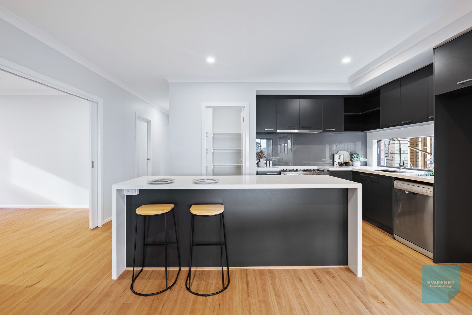 51 Mamic Boulevard, Fraser Rise - Thumbnail 5