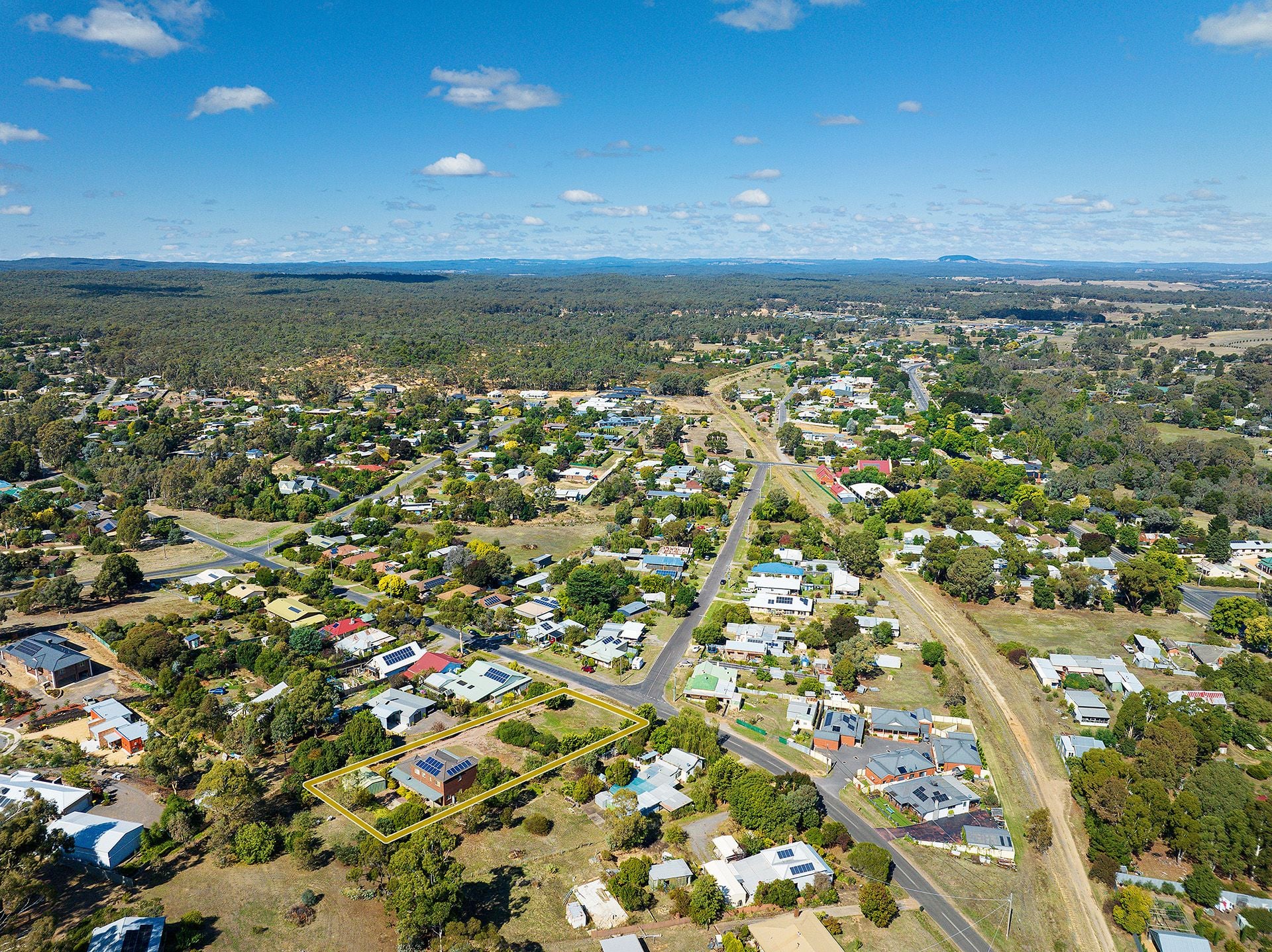 25 Moscript Street, Campbells Creek - Thumbnail 4