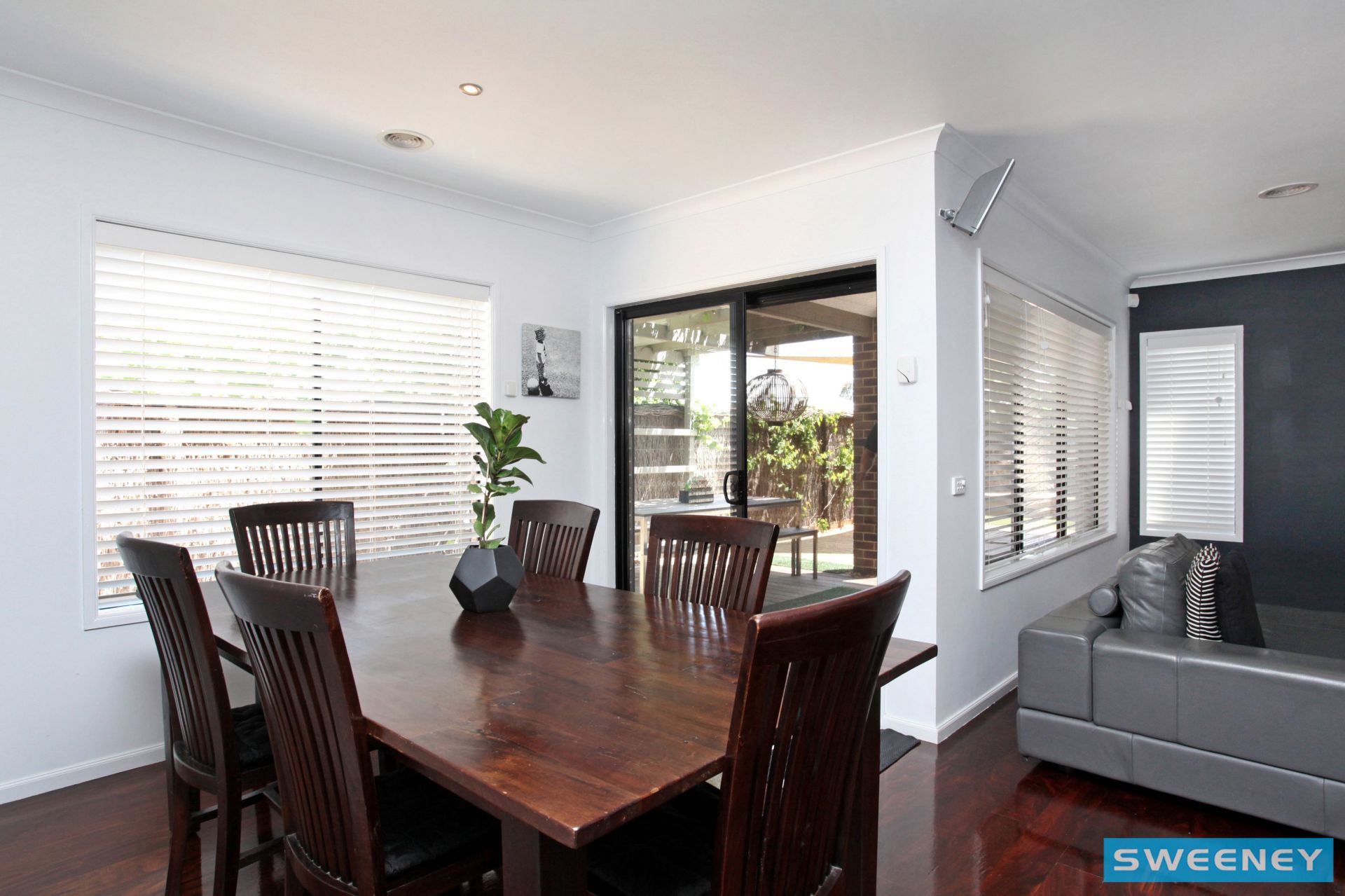 12 Holcolme Street, Caroline Springs - Thumbnail 5