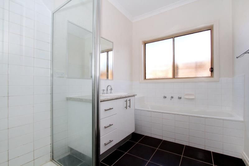 LARGE HOME IN A GREAT LOCATION    *Insp Sat 6th Sep @ 12:20pm*