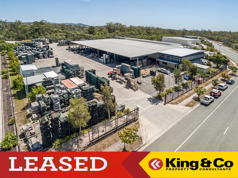 SUPERB FREESTANDER WITH MASSIVE HARDSTAND