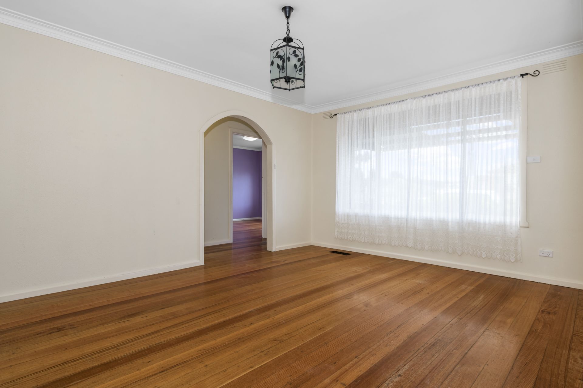 PERFECT LOCATION AND WALKING DISTANCE TO EPPING PACIFIC
