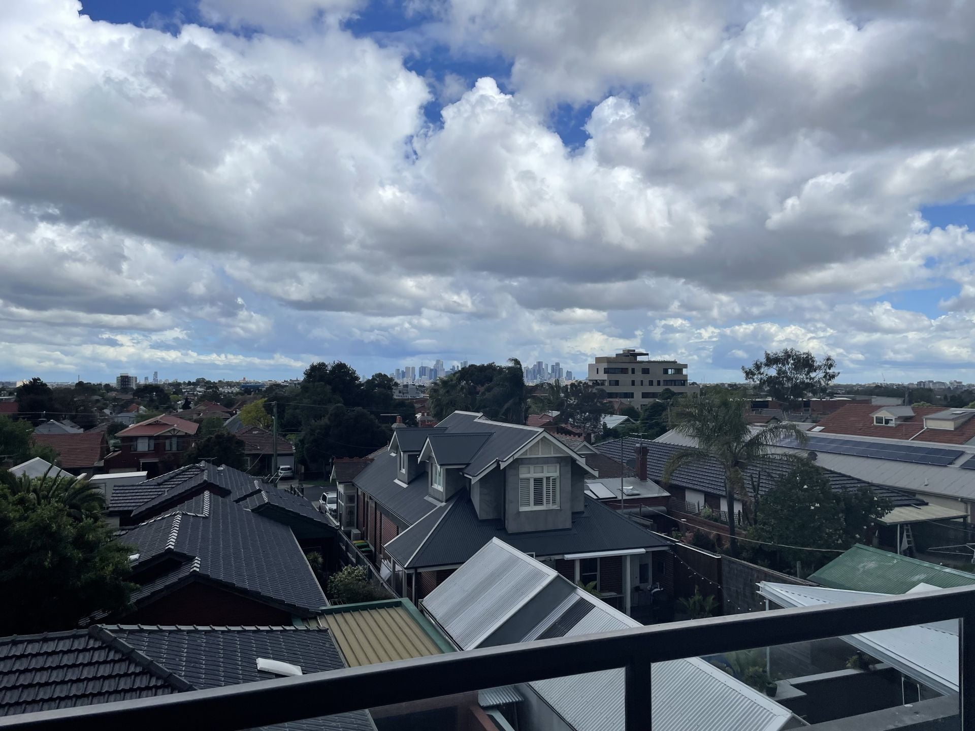 Renovated One Bedroom Two Minutes from High Street
