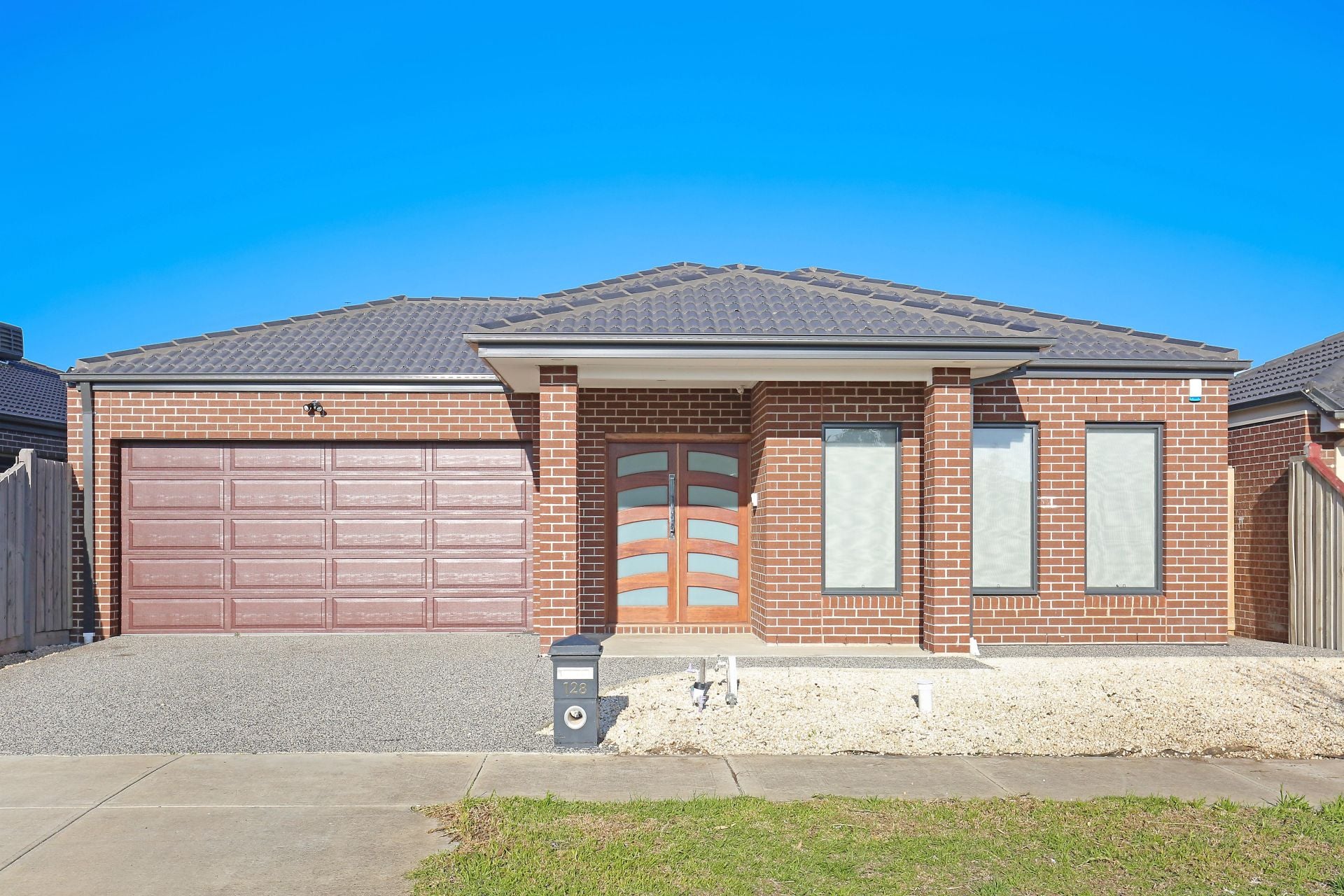 LUXURY LIVING   *Insp Tues 30th July @ 4:30pm*