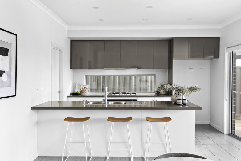 105 Orbis Avenue, Fraser Rise - Thumbnail 4