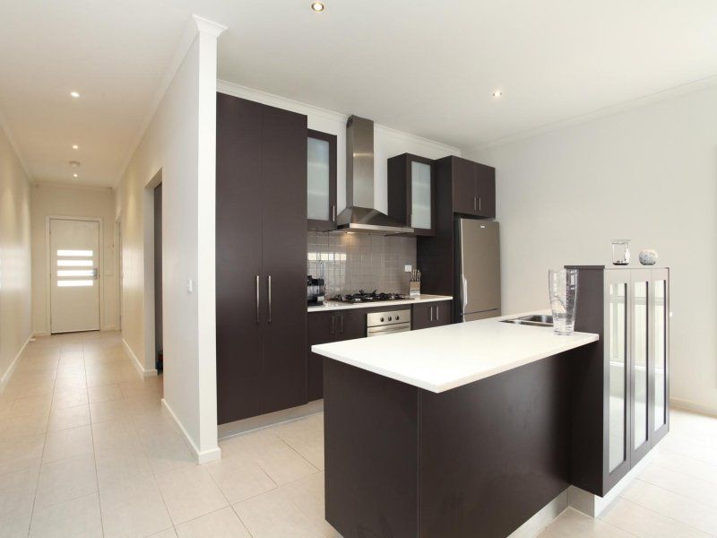 6 Cobaw Circuit, Caroline Springs - Thumbnail 3