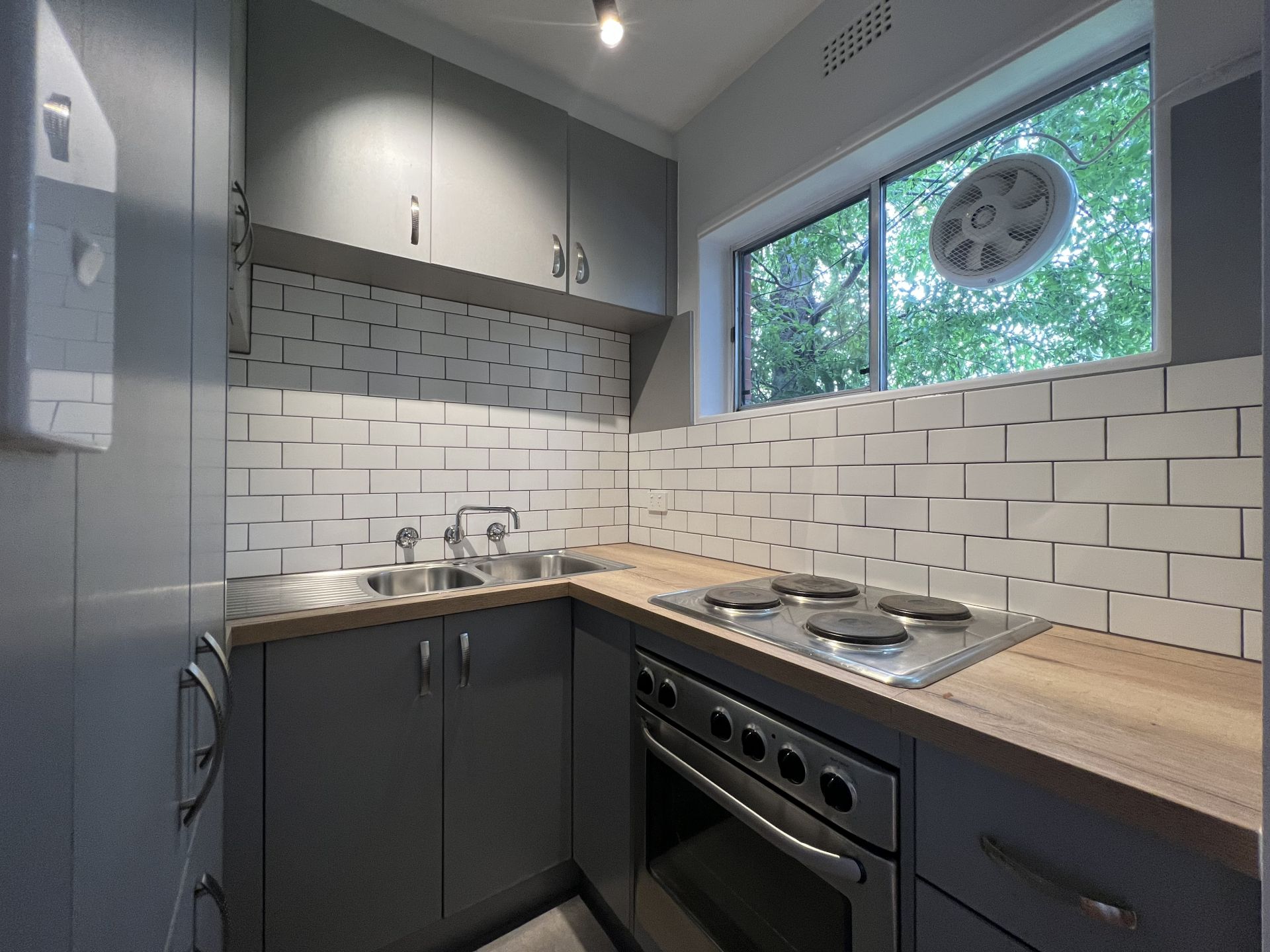 Renovated One Bedroom Two Minutes from High Street