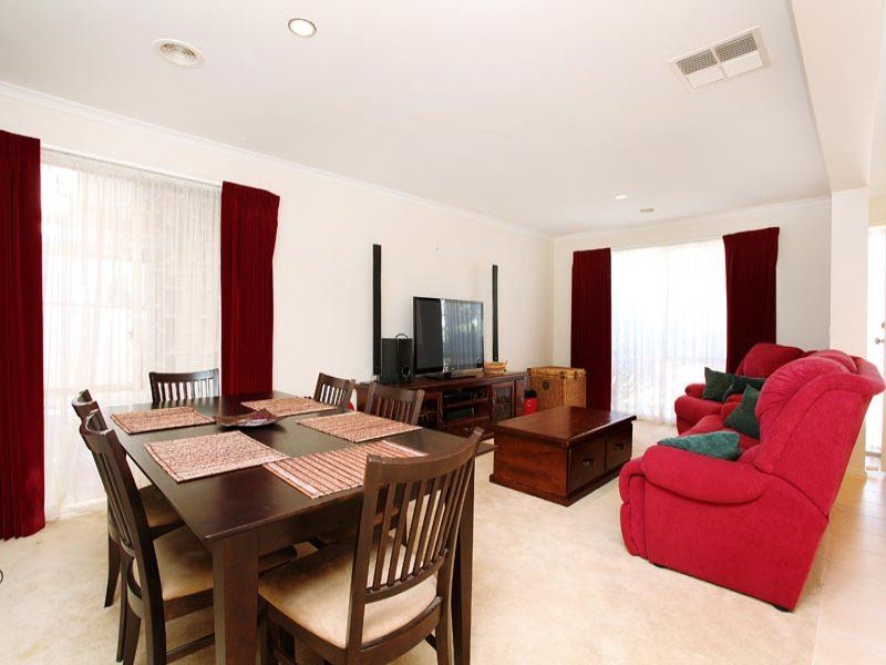 32 Loddon Drive, Taylors Hill - Thumbnail 3