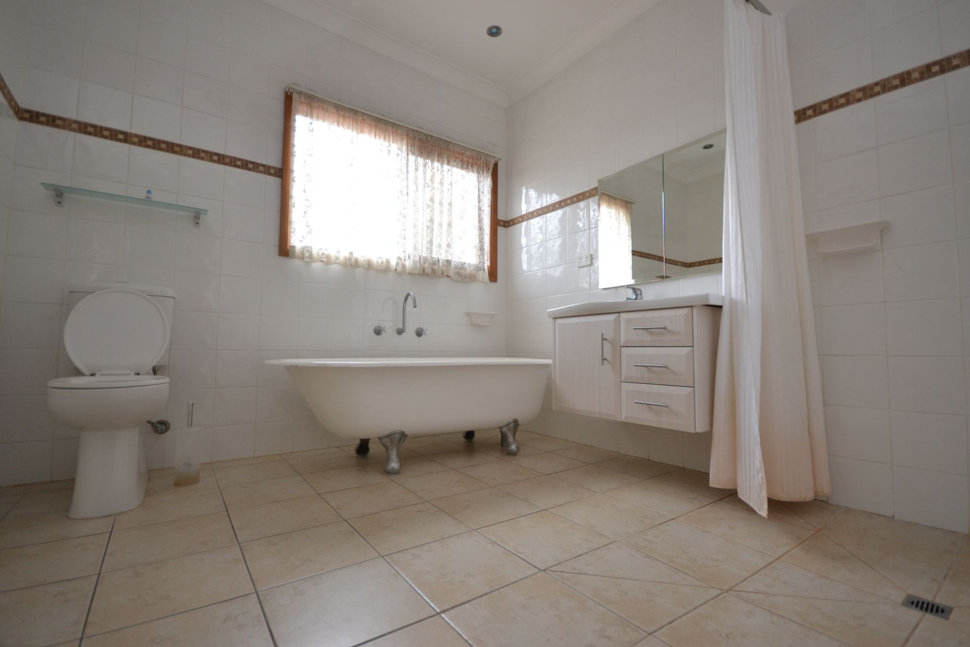 ORIGINAL CHARM IN A GREAT LOCATION