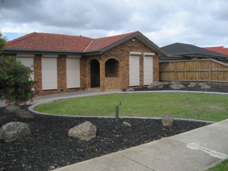 A SHORT WALK AWAY FROM TRANSPORT, SHOPS & MORE!