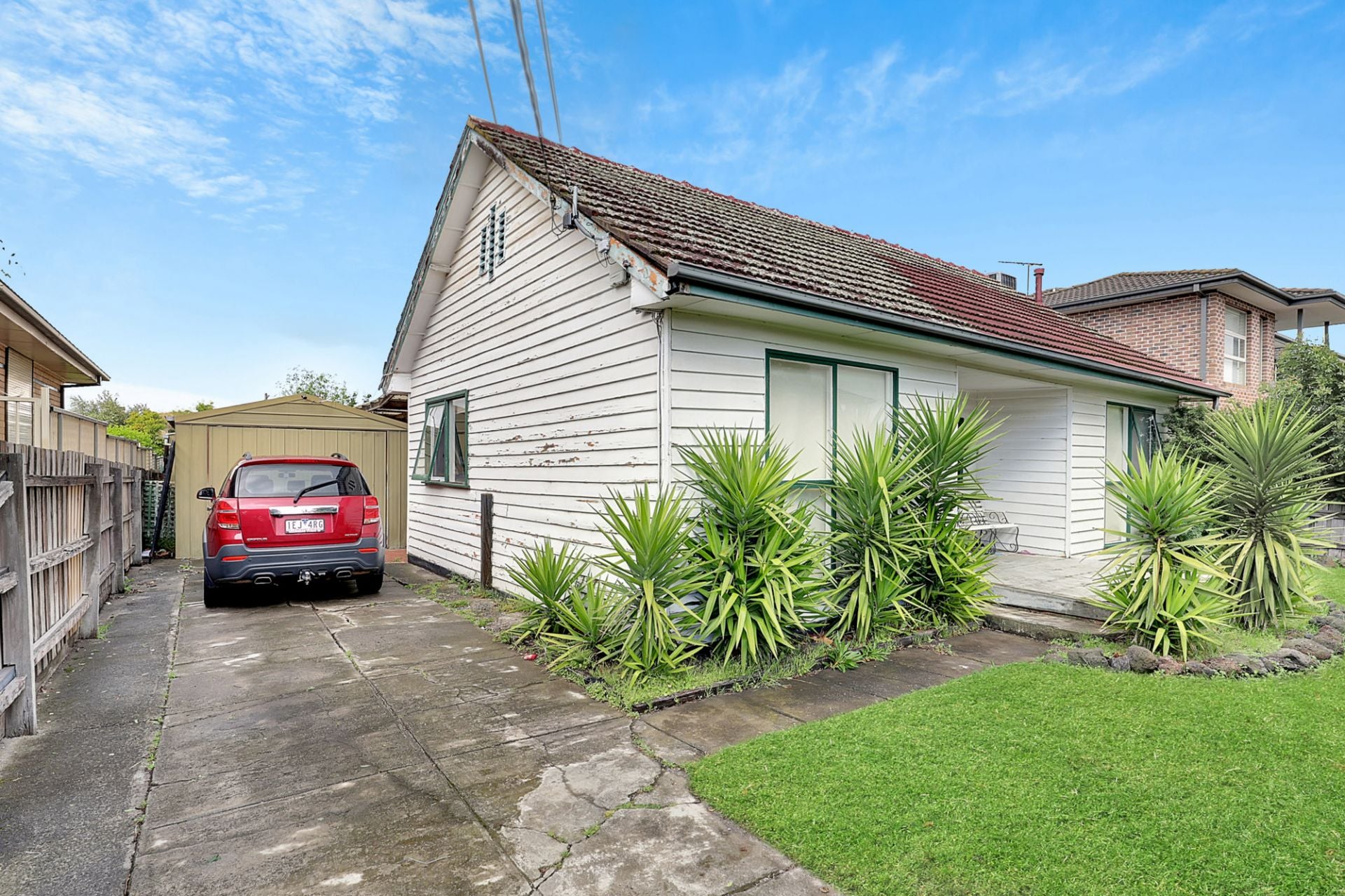 RENOVATE or DEVELOP (land 646m2)