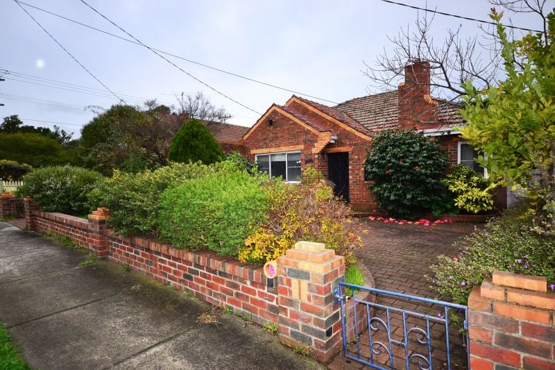 30 Walsal Avenue, Reservoir