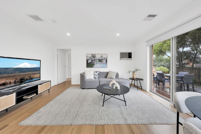 8 Nevern Court, Mill Park