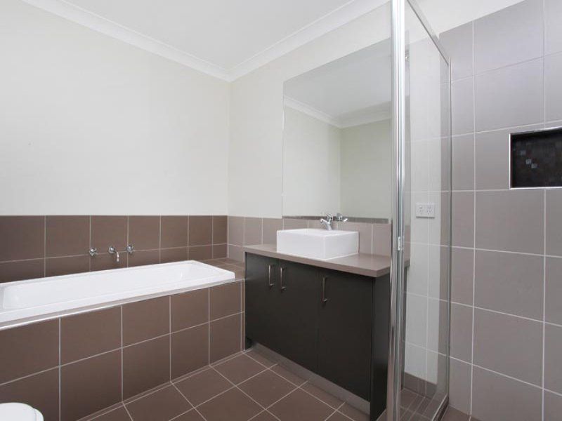 35 The Esplanade, Caroline Springs - Thumbnail 8