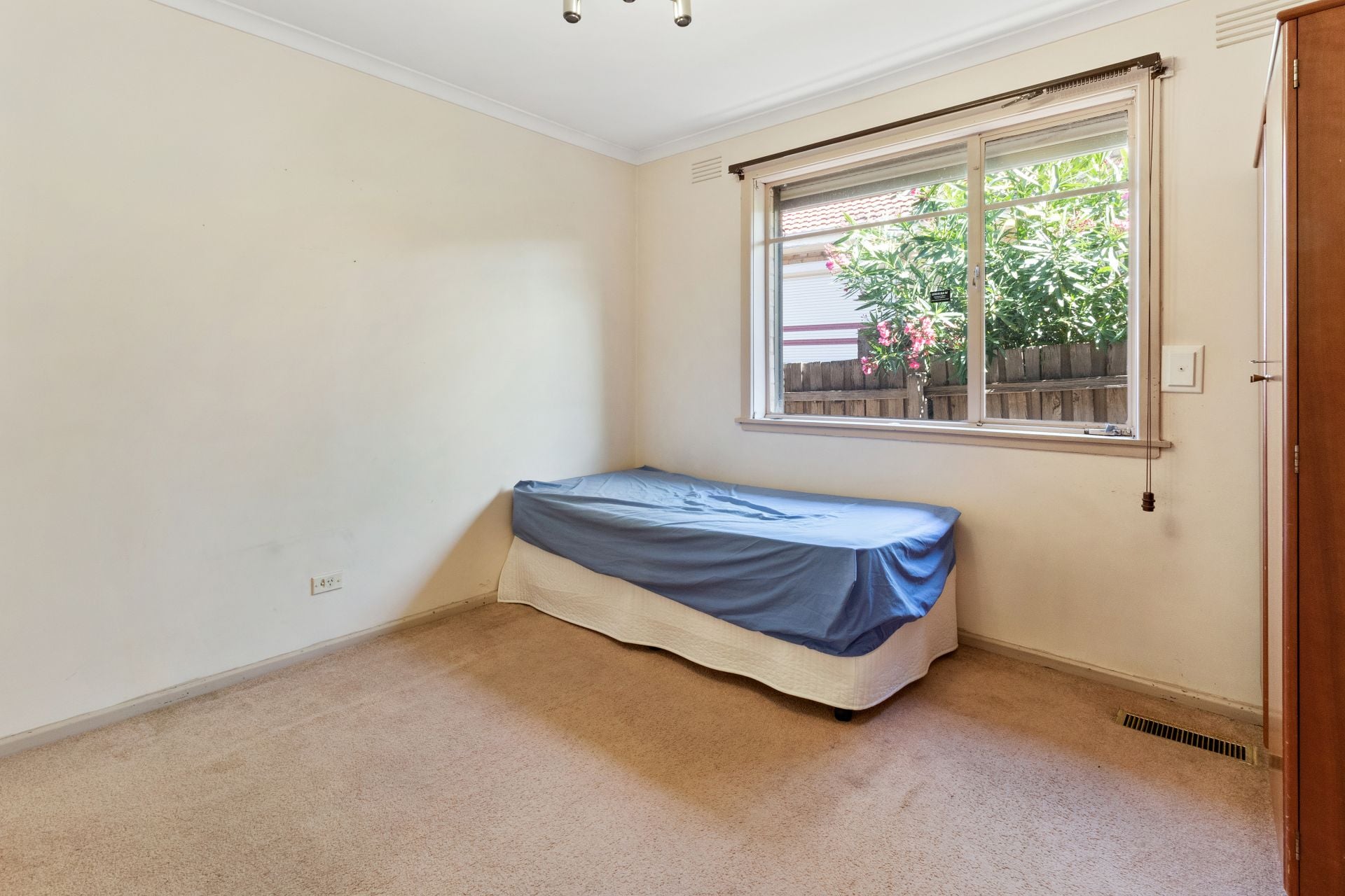 HUGE BUNGALOW INCLUDED