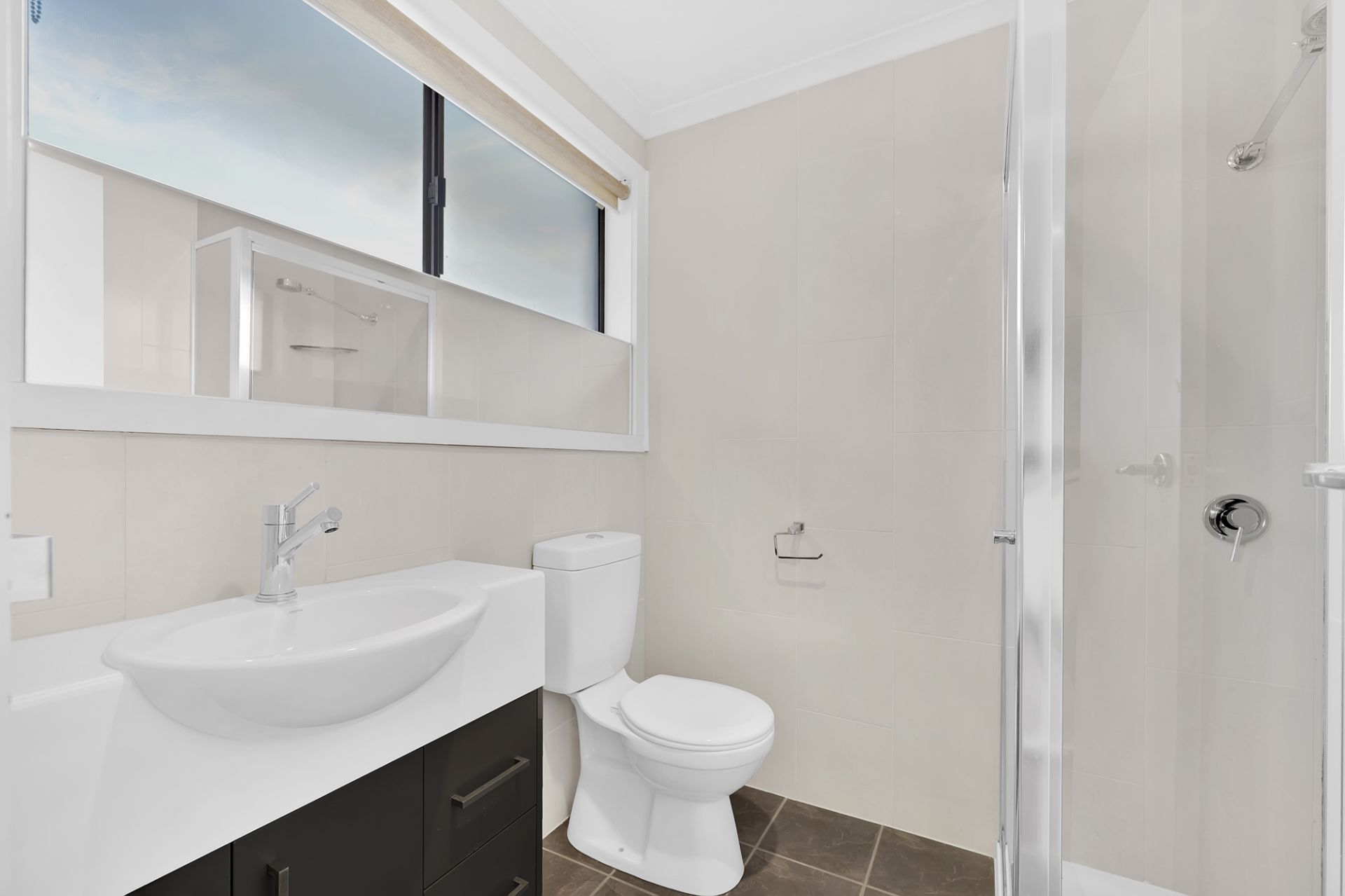 3 BEDROOM HOME IN THE HEART OF MILL PARK !!!
