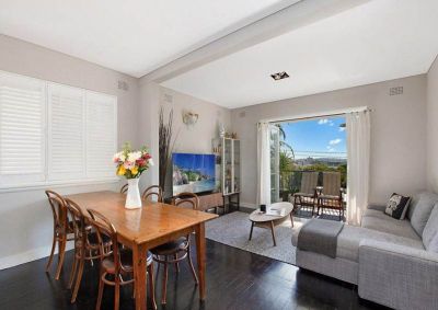 TASTEFULLY UPDATED TWO BEDROOM APARTMENT IN BOUTIQUE ART DECO COMPLEX