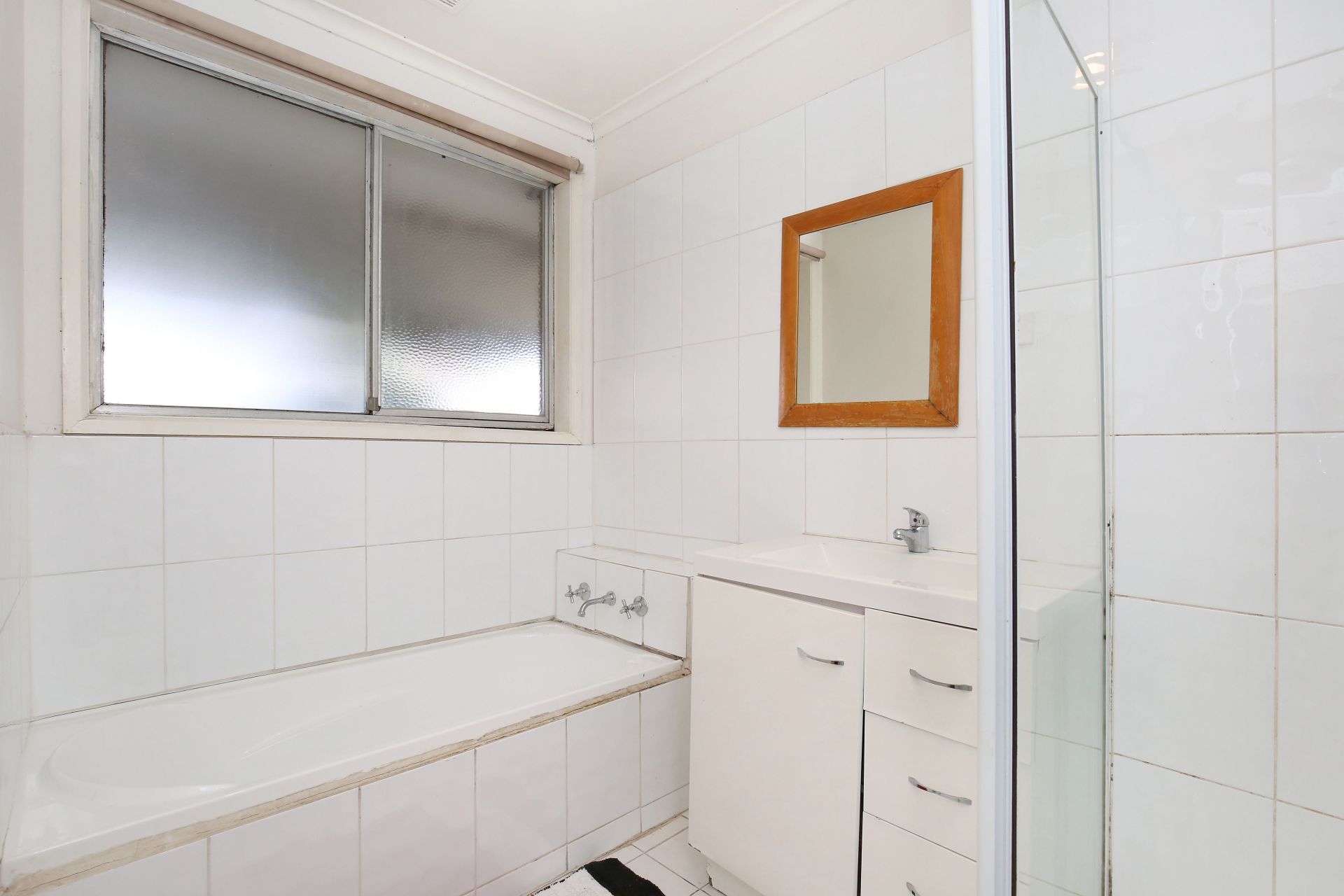 LOCATION, POTENTIAL, LAND ( APPROX 710m2 )