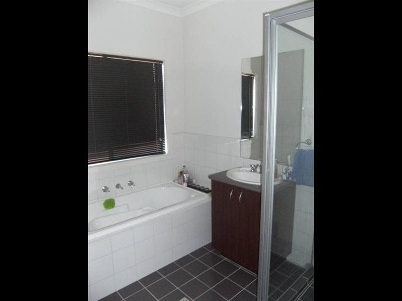 13 Coburn Way, Caroline Springs - Thumbnail 8