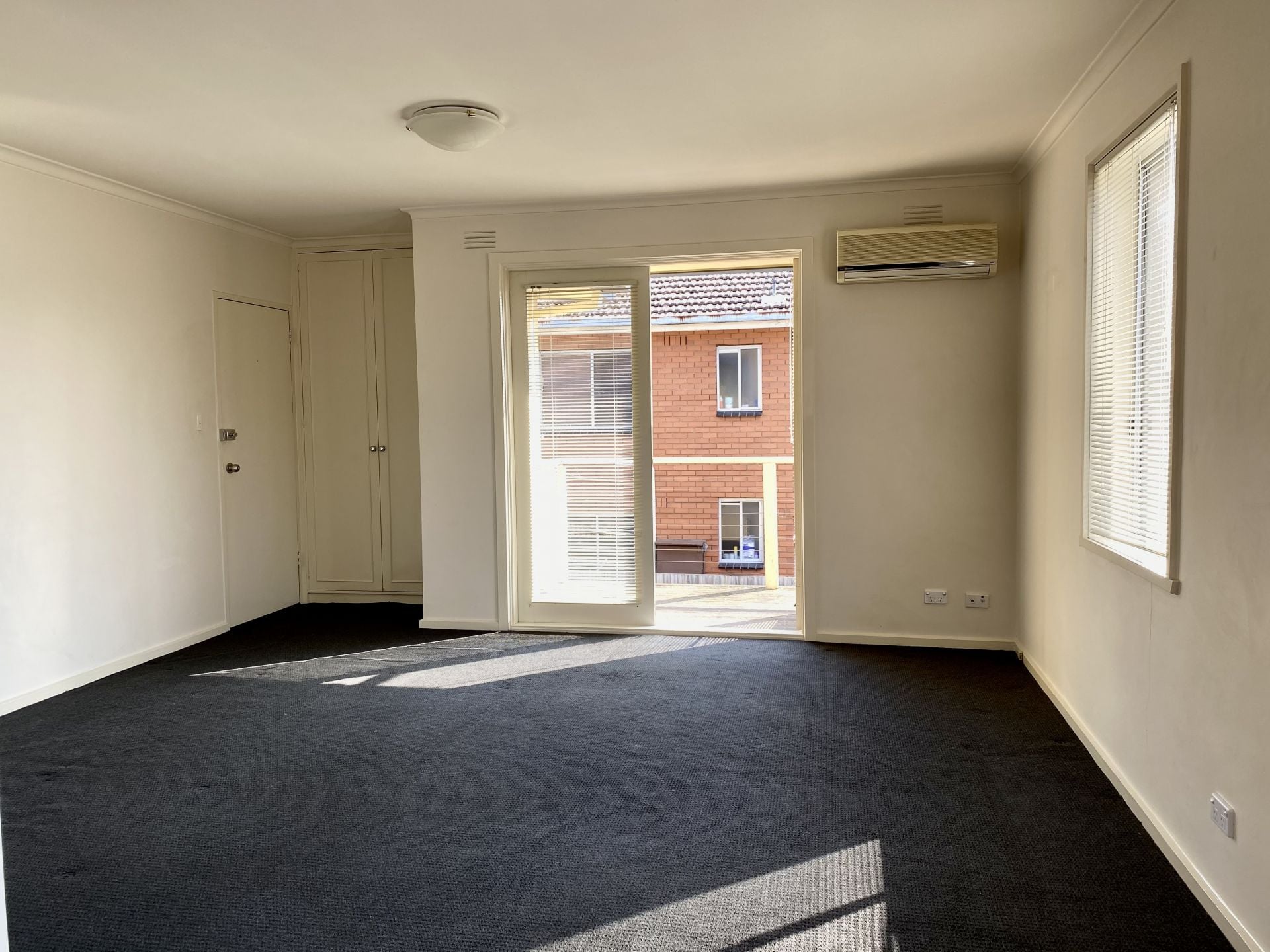 Stylish & Sophisticated 2 Bedroom Apartment!!