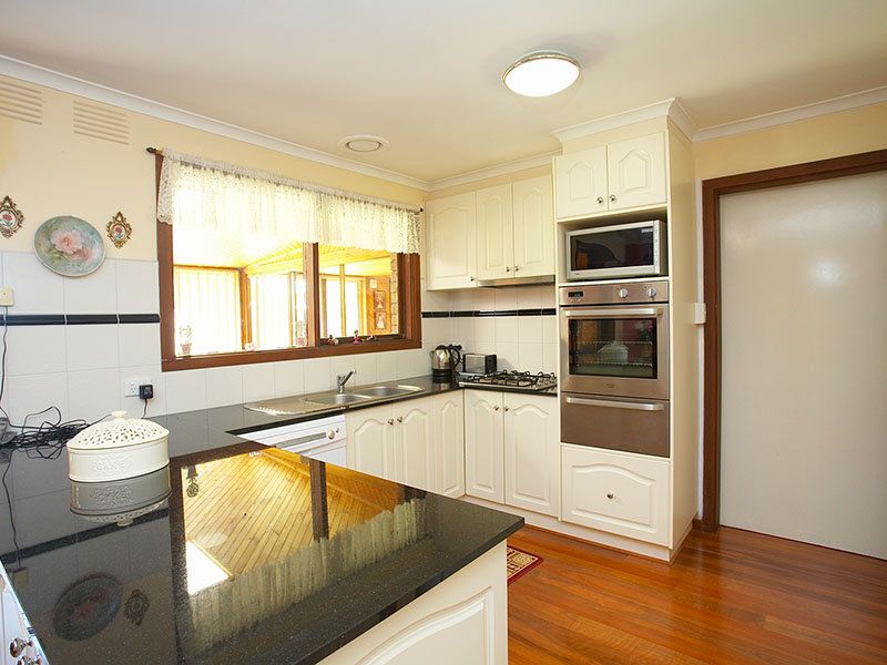 35 Roach Drive, Altona Meadows - Thumbnail 2