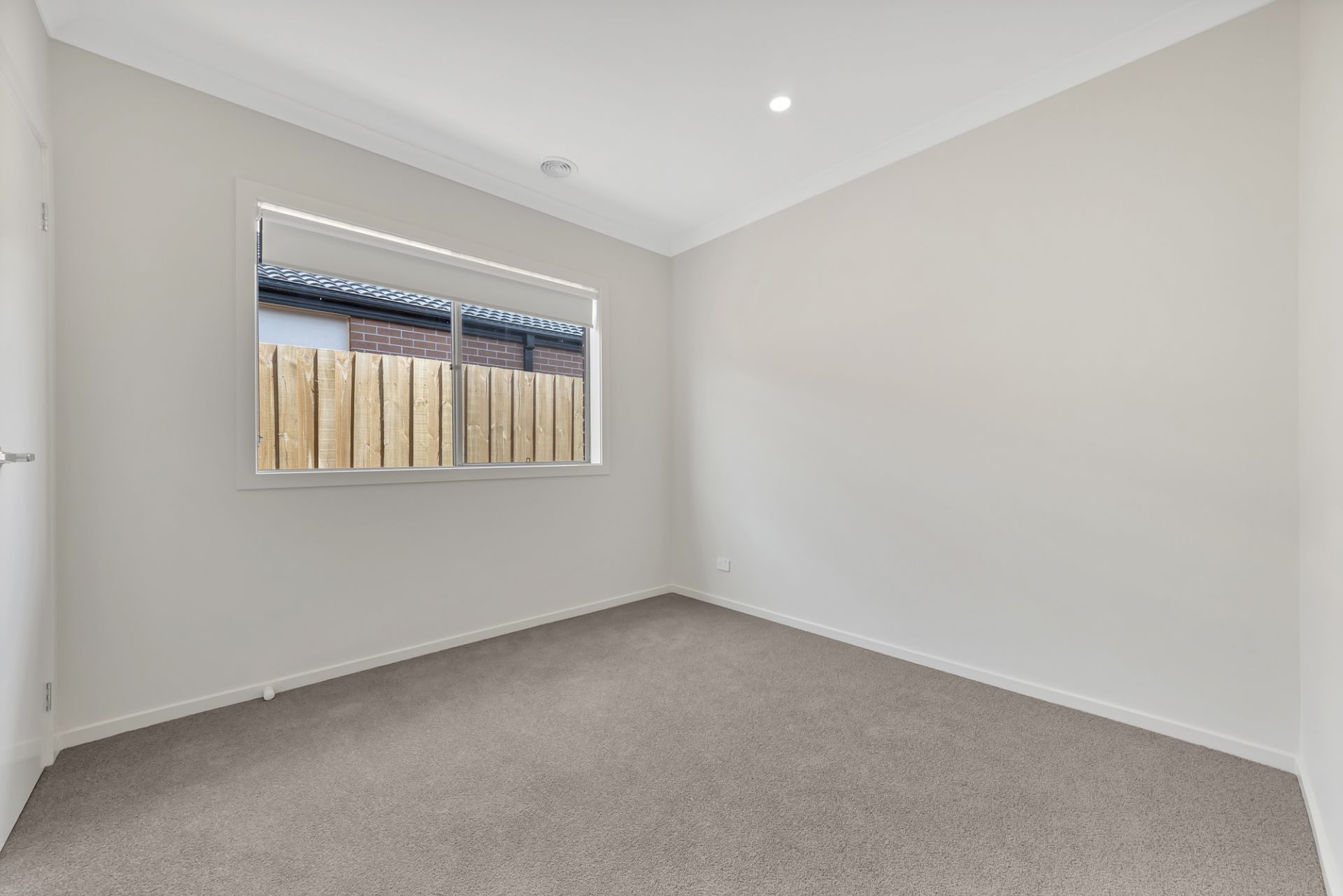 BRAND NEW A READY TO MOVE IN!