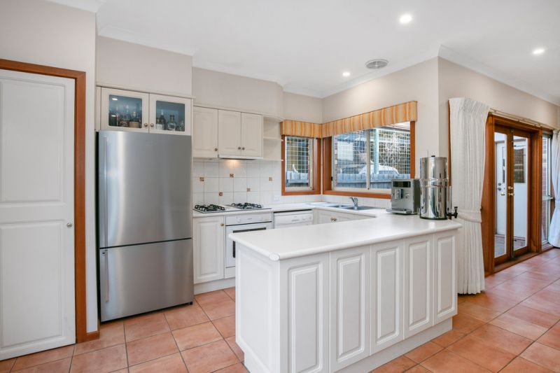 12 Amaranth Avenue, Altona North - Thumbnail 3