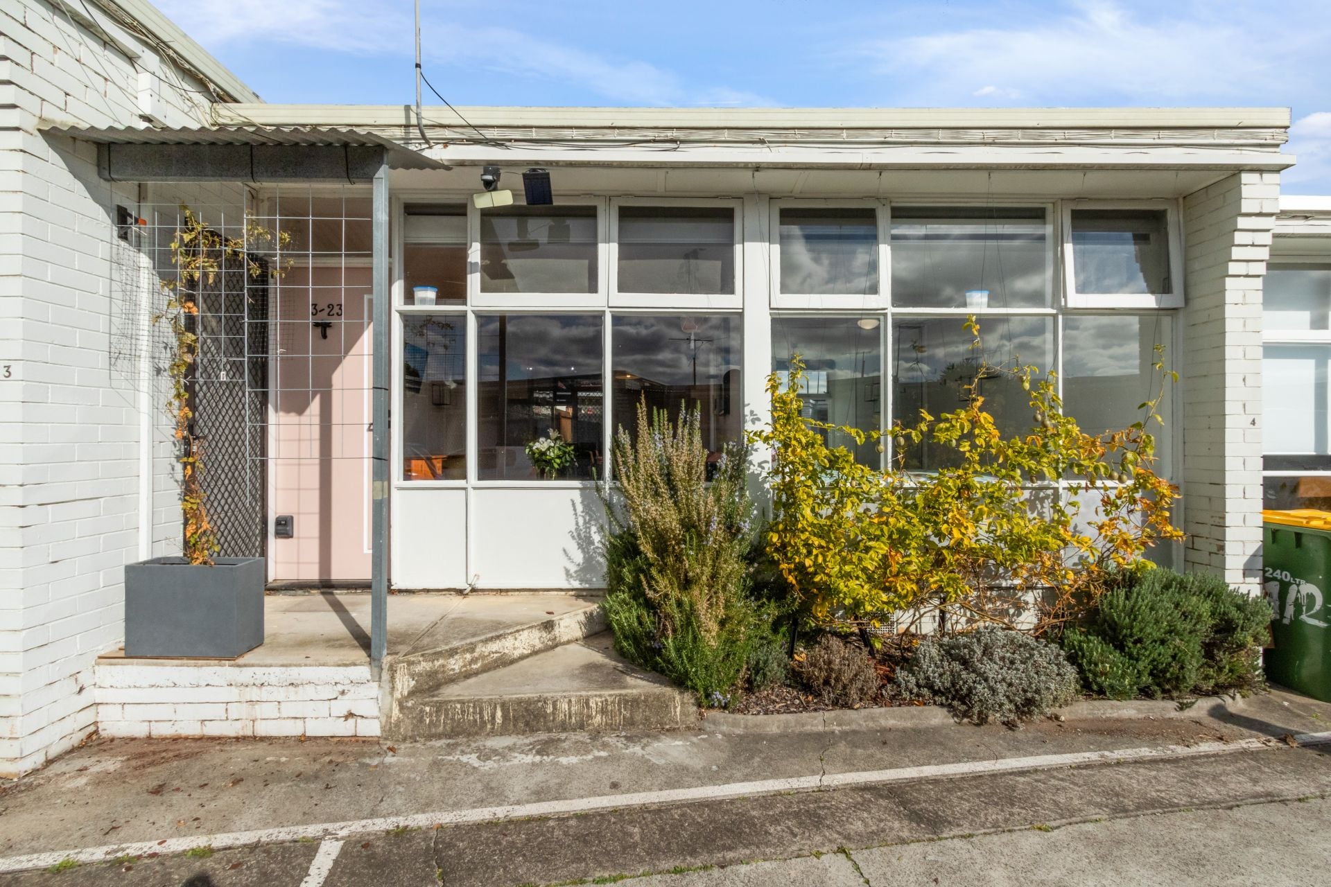 Well Presented unit close to all Amenities