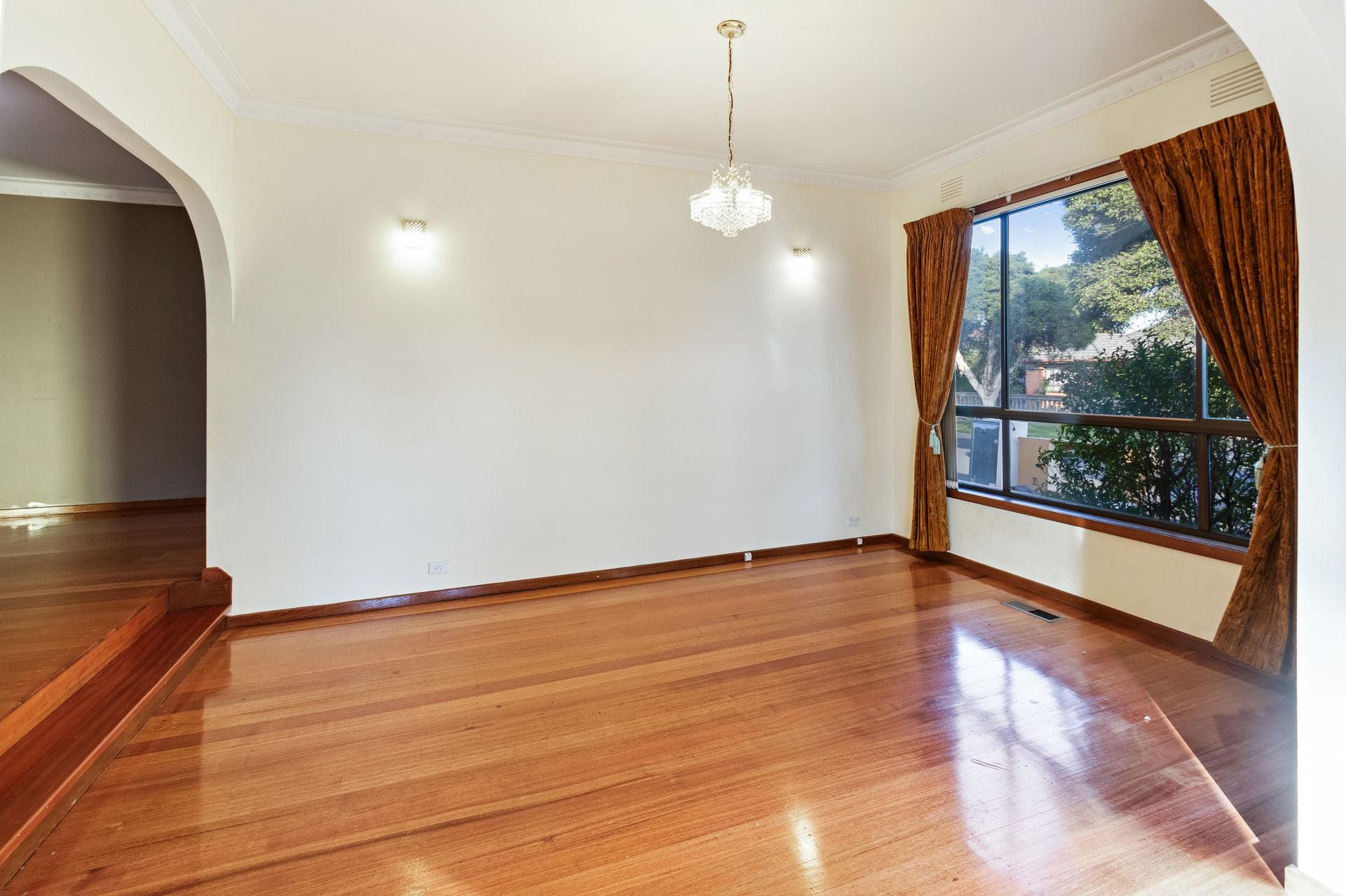 SPACIOUS FAMILY HOME!