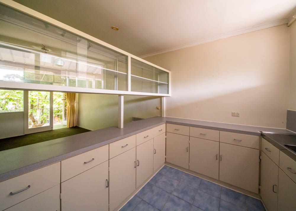 ** Drop in Price ** Ground level 1 bedroom in the heart of Ivanhoe