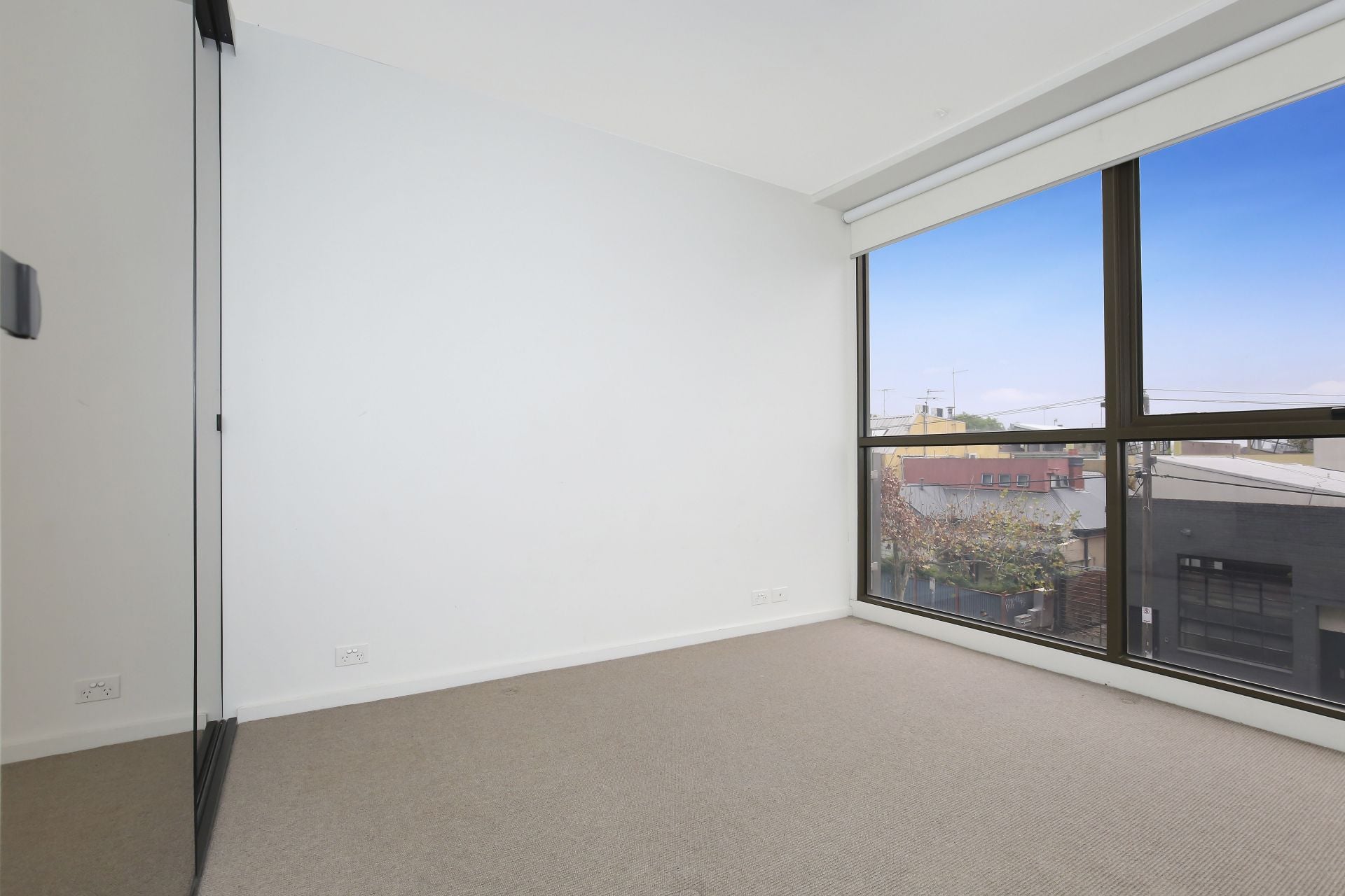 SUBURB LOCATION WITH STYLE!
