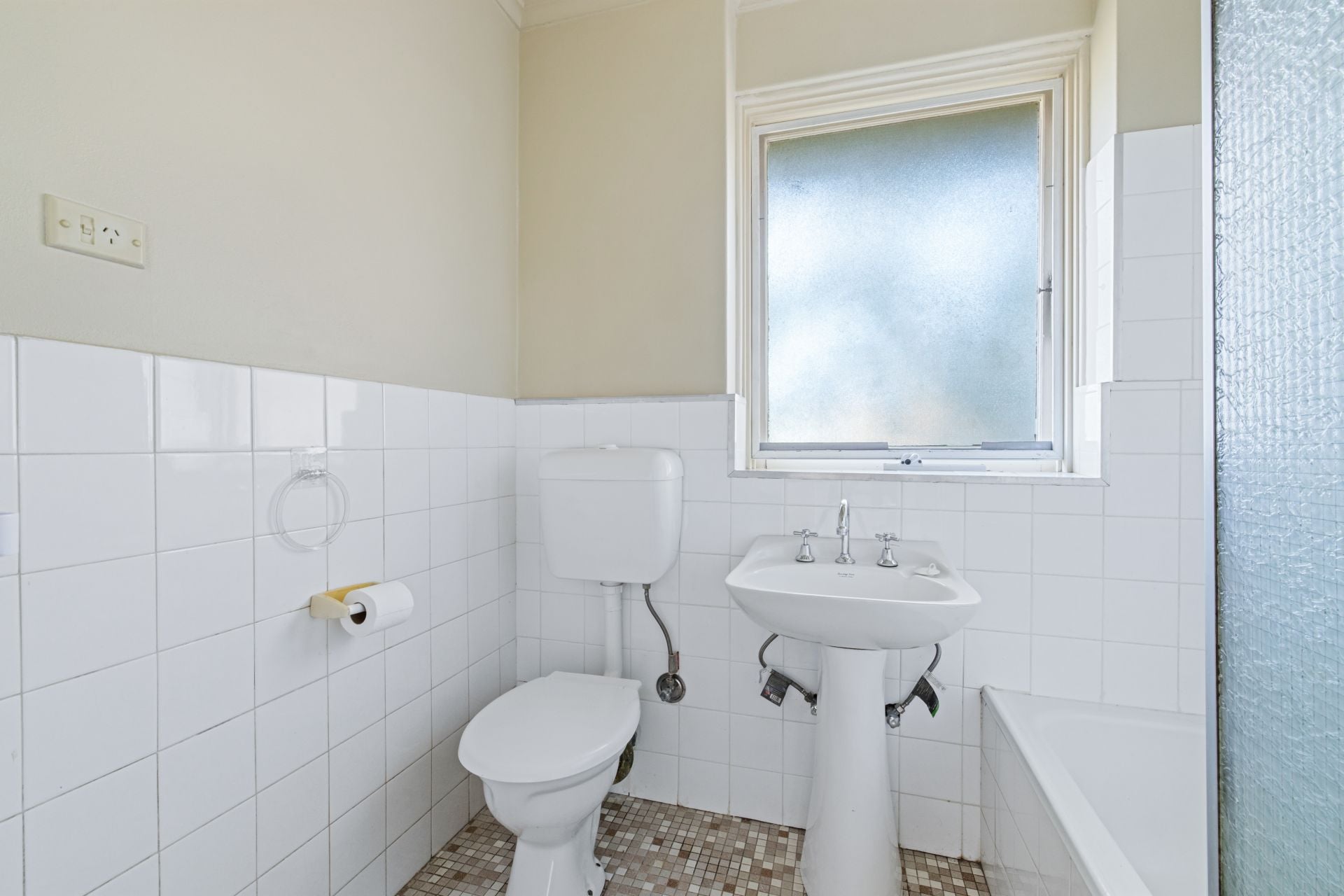 2 Bedroom Apartment In Sought After Suburb