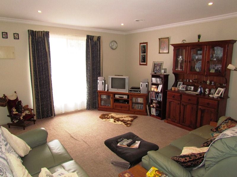 2/44A Second Avenue, Melton South - Thumbnail 5