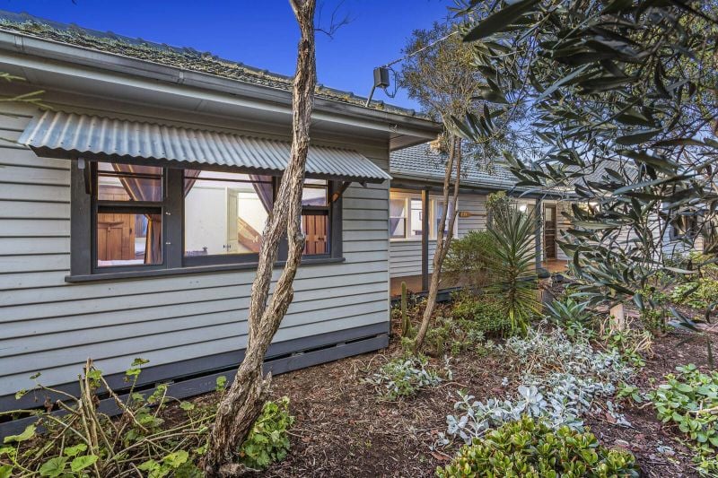 139 Railway Street North, Altona - Thumbnail 2