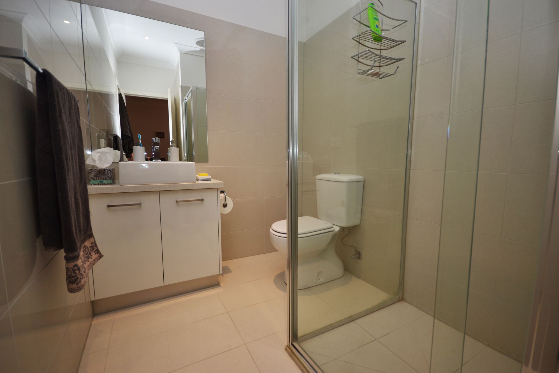 MODERN AND SUPERBLY LOCATED