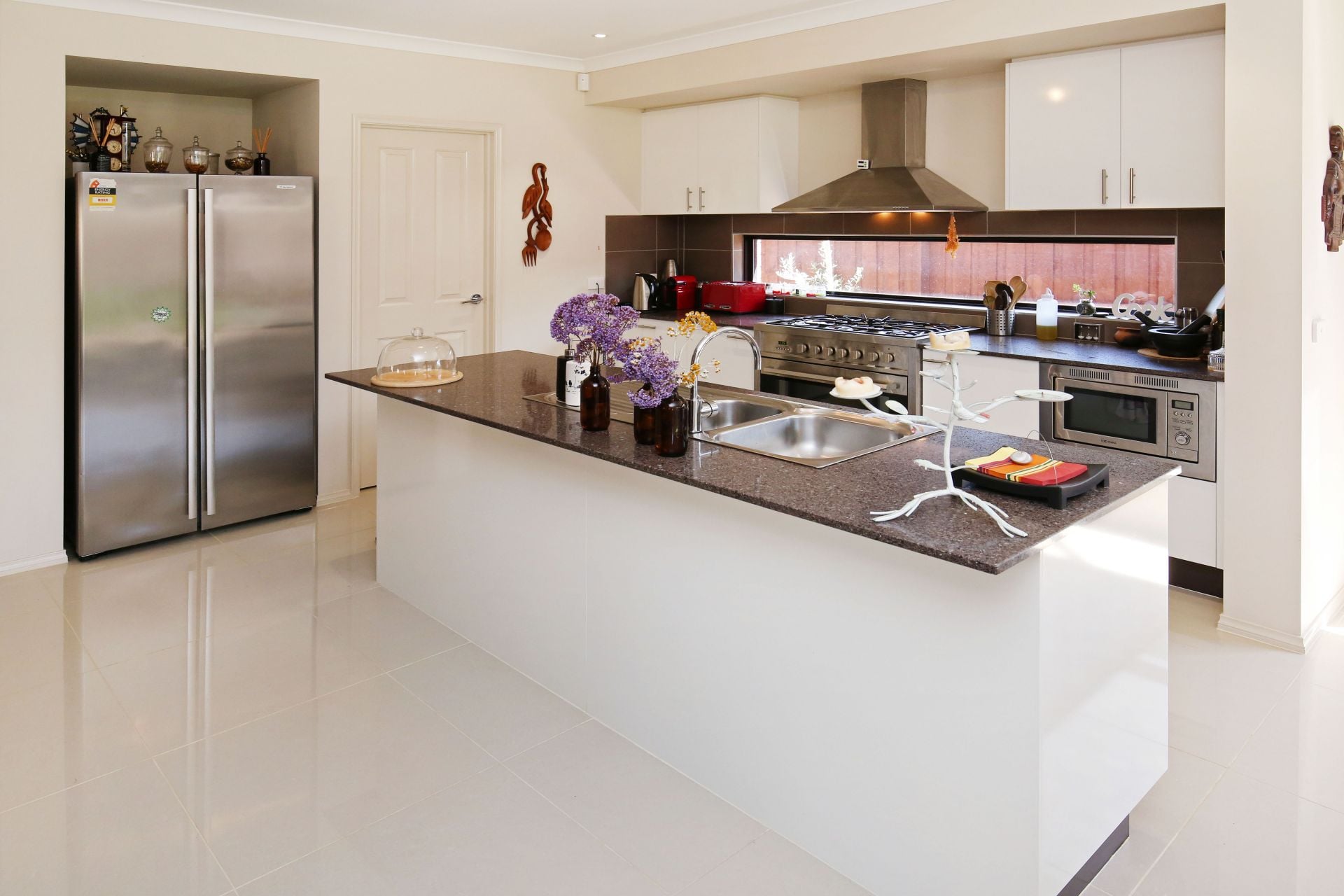 LUXURY LIVING !!!  ***GARDENER INCLUDED***