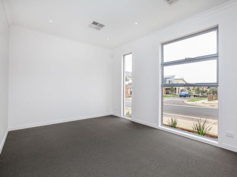 33 The Esplanade, Caroline Springs - Thumbnail 4