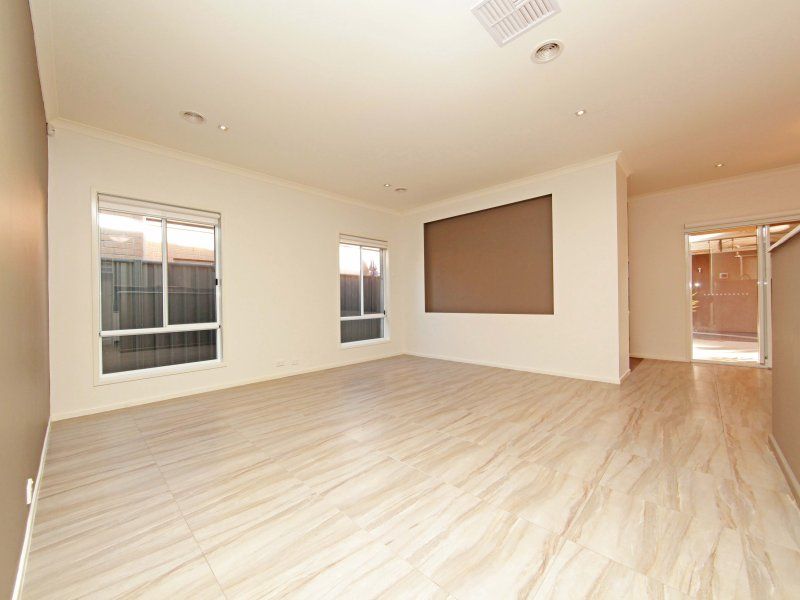 50 Torbreck Avenue SOUTH MORANG, South Morang - Thumbnail 5