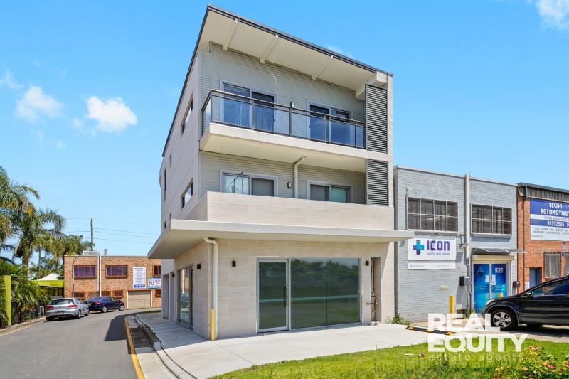 Real Estate For Lease 1/2 Burrows Lane Minto , NSW