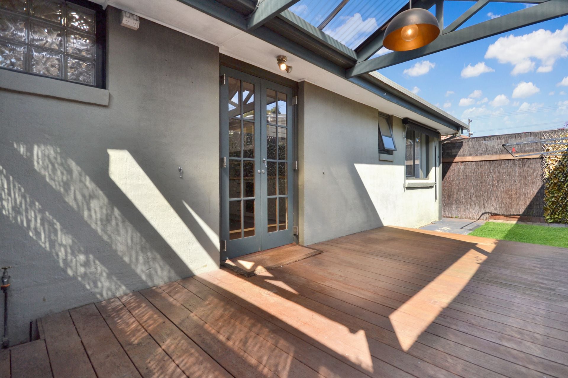 STYLISH & MODERN, LOW MAINTENANCE LIVING