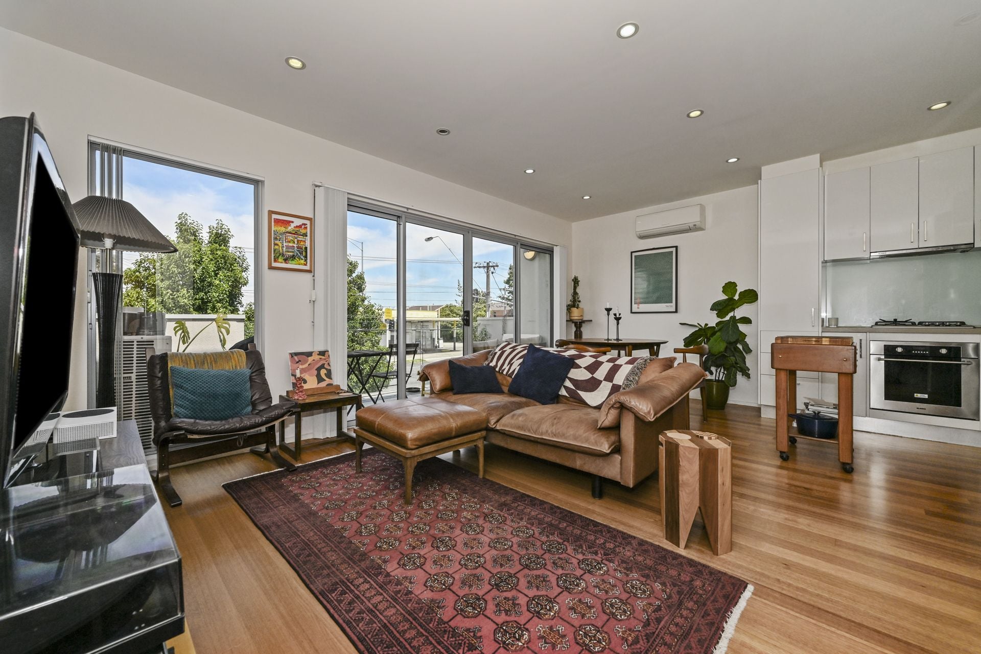 Stunning Centrally Located Apartment!