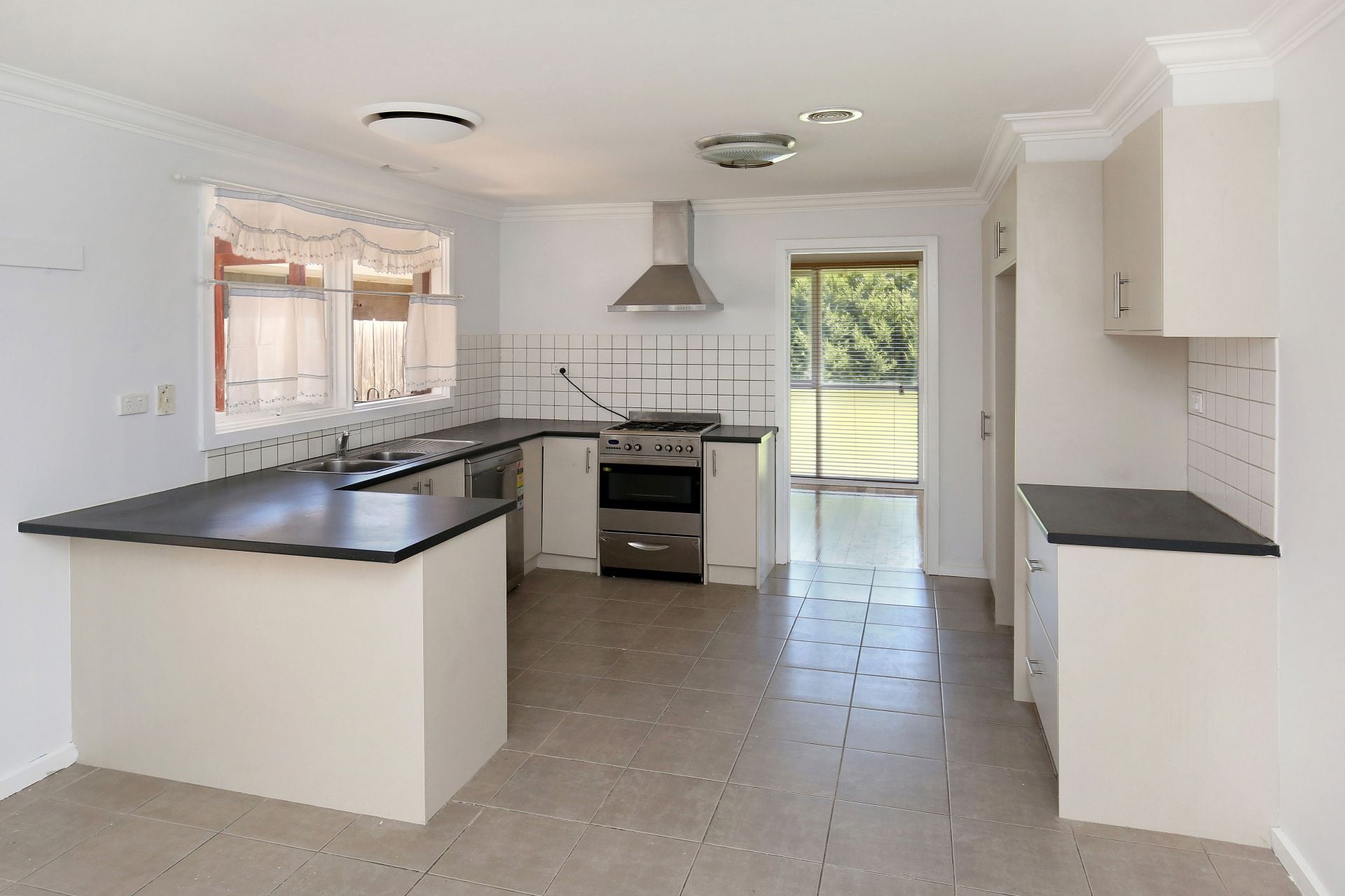 FAMILY HOME & DESIRABLE LOCATION